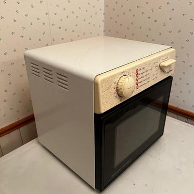 B Sharp Carousel II Half Pint Microwave Oven. 