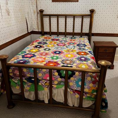 B Antique Full Size Brass Bed, including Sheets and Mattress / Box Spring Set. 