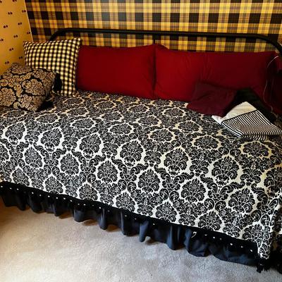 U Day Bed w/Trundle 