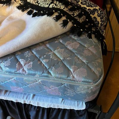 U Day Bed w/Trundle 