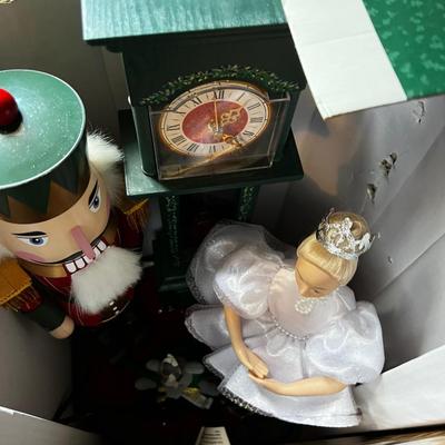 U Ballerina Nutcracker Clock 