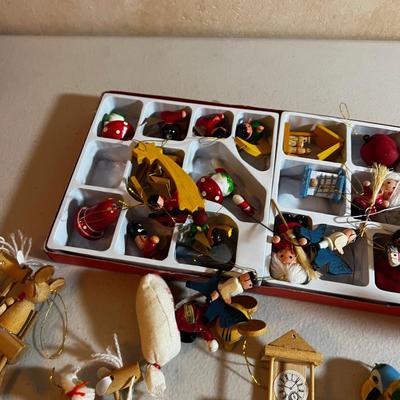 U Vintage Wood Christmas Ornaments