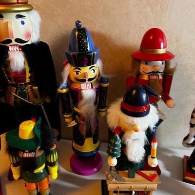 UP --  Nut Cracker lot of Royal Kings 15" and such