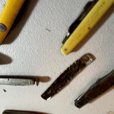 UP -- Pocket Knives LOT