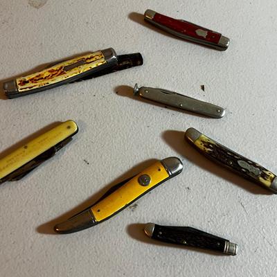 UP -- Pocket Knives LOT