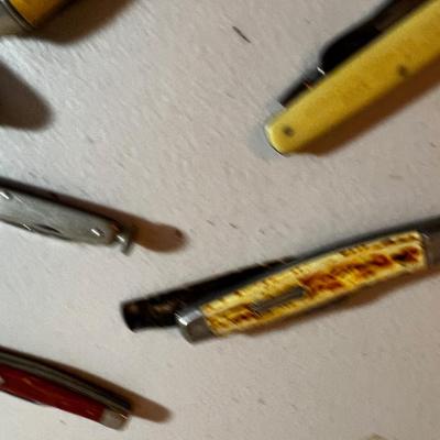 UP -- Pocket Knives LOT