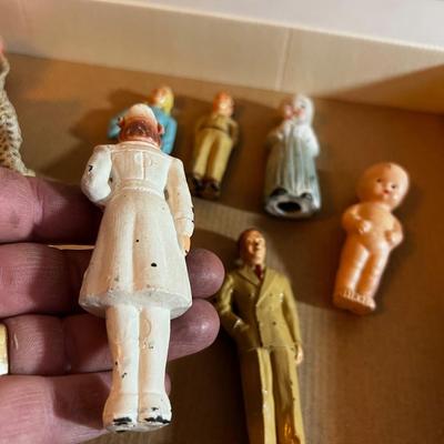 UP -- Antique Dolls; Kewpie, Porcelain, Plastic, Doll Family from the 40's Celluloid