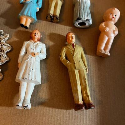 UP -- Antique Dolls; Kewpie, Porcelain, Plastic, Doll Family from the 40's Celluloid
