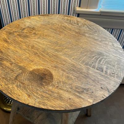 UP -- Antique Round OAK Table, Arts & Crafts Style 