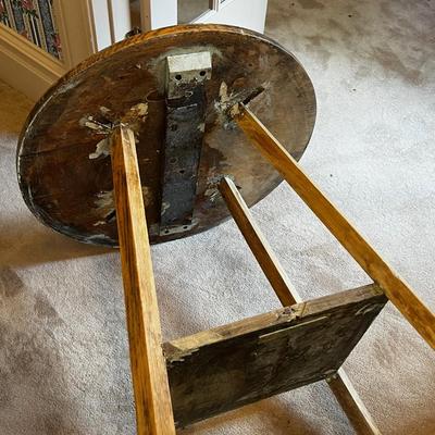 UP -- Antique Round OAK Table, Arts & Crafts Style 