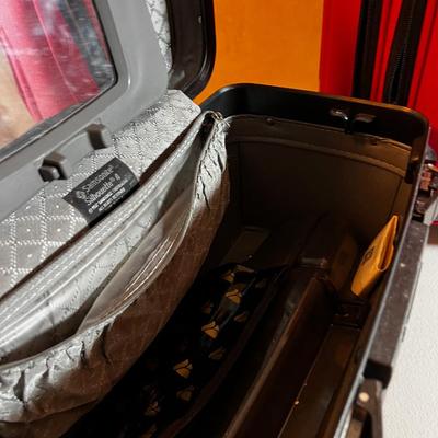 UP -- Suite Case and Cosmetic Bag for Travel