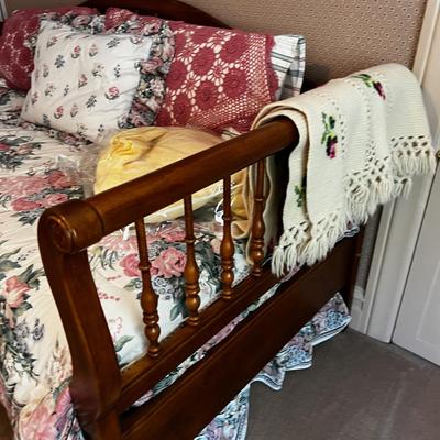 UP -- Day Bed with Trundle