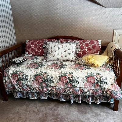 UP -- Day Bed with Trundle