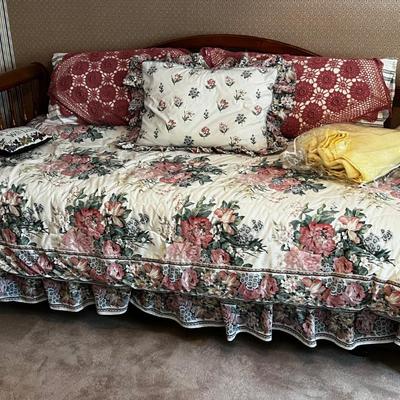 UP -- Day Bed with Trundle