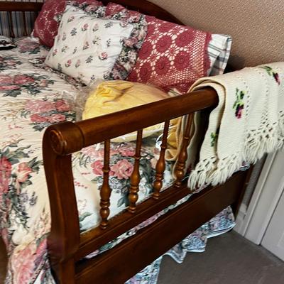UP -- Day Bed with Trundle