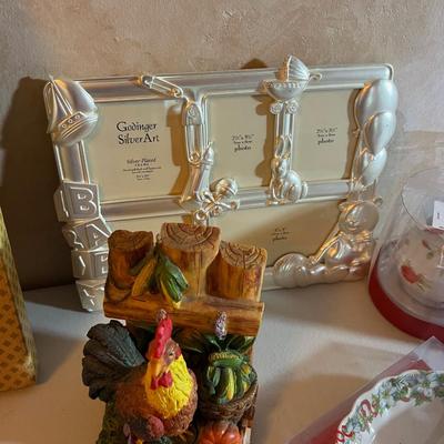 UP -- Tray of Do Da's and Gift Ware 