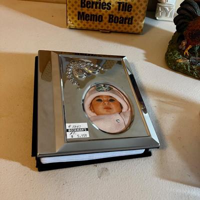 UP -- Tray of Do Da's and Gift Ware 