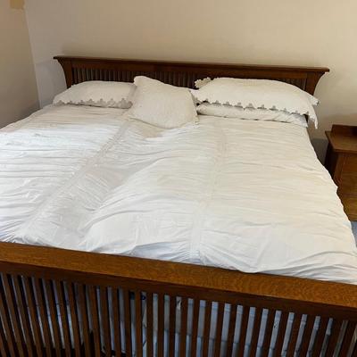 UP -- Stickley  KING SIZE MISSION STYLE BED, NICE!!! 