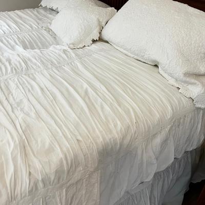 UP --WHITE King Size Shams and Duvet Cover No insert. 