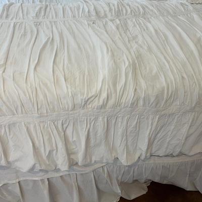 UP --WHITE King Size Shams and Duvet Cover No insert. 