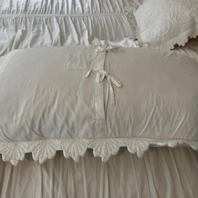 UP --WHITE King Size Shams and Duvet Cover No insert. 