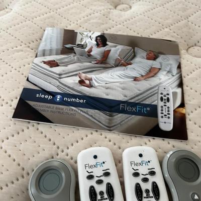 UP -- SPLIT PILLOW TOP SLEEP NUMBER BED FLEX PLUS 4 Remotes MATTRESS AND BOX with Motors
