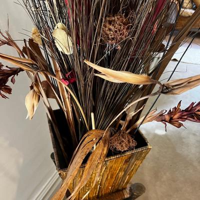 UP -- Cool Organic Floral Display DÃ©cor' 