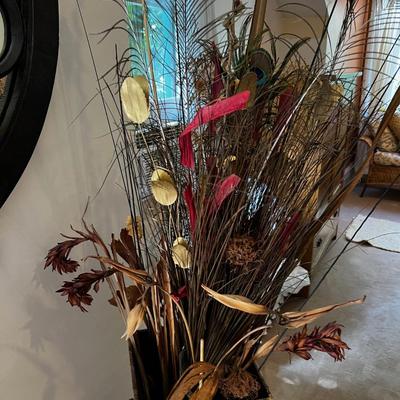UP -- Cool Organic Floral Display DÃ©cor' 