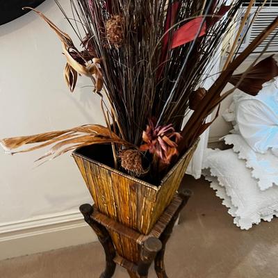 UP -- Cool Organic Floral Display DÃ©cor' 