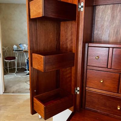 UP -- Accessories Cupboard 