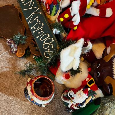 UP-- Big lot of Christmas, Tub included