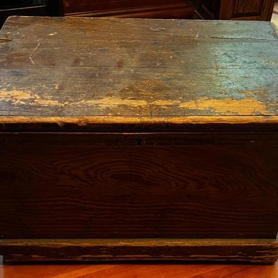 Antique Art Grained Mormon Pine Trunk 