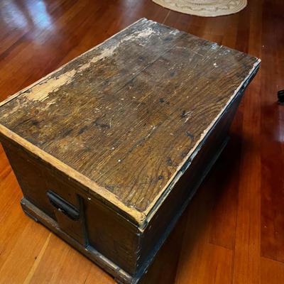 Antique Art Grained Mormon Pine Trunk 