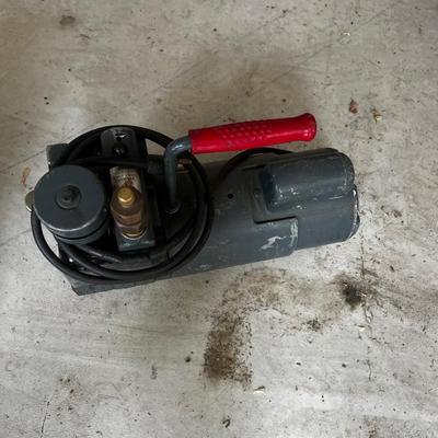 GARAGE -- Vacuum Pump 
