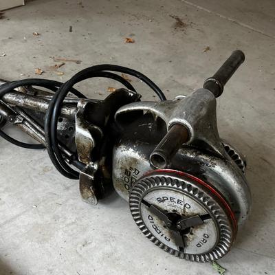 GARAGE -- Rigid 200 Electric Pipe Threader 