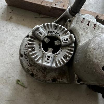 GARAGE -- Rigid 200 Electric Pipe Threader 