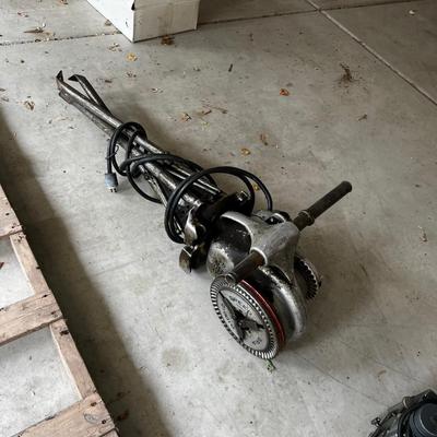 GARAGE -- Rigid 200 Electric Pipe Threader 