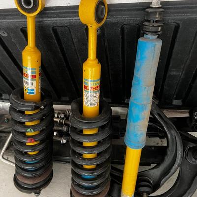 GARAGE -- Toyota Suspension PARTS: Shocks, Struts and Springs. USED 