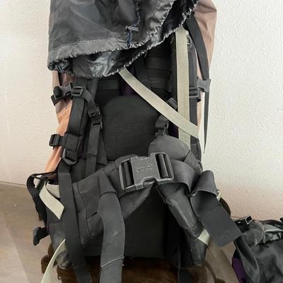 GARAGE --  Jack Wolf Skin Yak II Internal Frame Back Pack