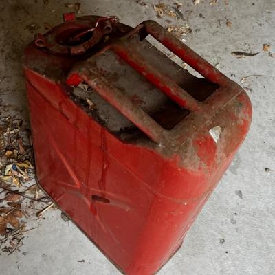 GARAGE -- Metal Gas Can 