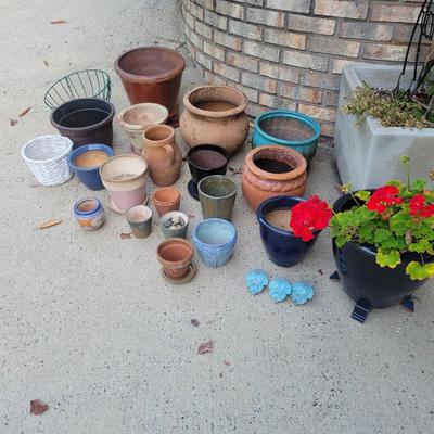 Ceramic Pots and More (G-DW)