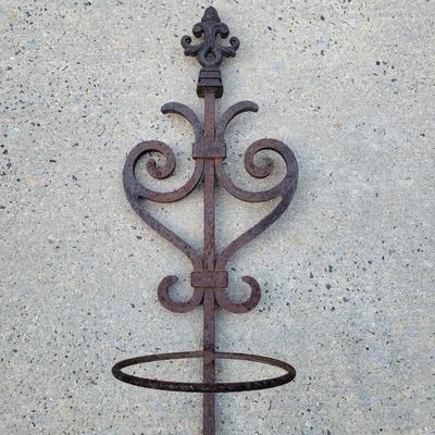 Shepards Hooks and Other Metal Yard Art (G-DW)