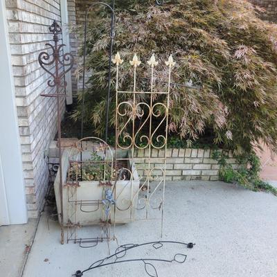 Shepards Hooks and Other Metal Yard Art (G-DW)