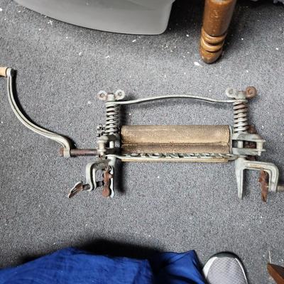 Cast iron wringer
