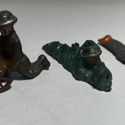 Manoil two Sharpshooter lying down and man with Cannon