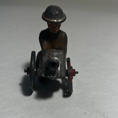 Manoil two Sharpshooter lying down and man with Cannon