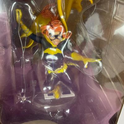 -205- COLLECTIBLE | DC Batgirl Statue