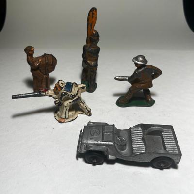 Lot of 4 Barclay Soldiers and Tootsietoy Truck