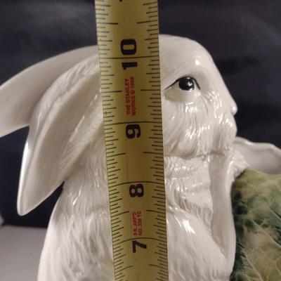 Italian Ceramics Rabbit in the Cabbage Patch Vase | EstateSales.org