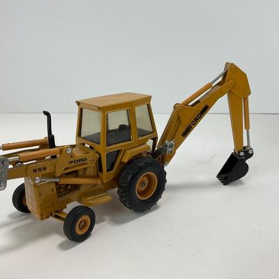 -234- TOY | Ertl Ford 555 Tractor With Shovel